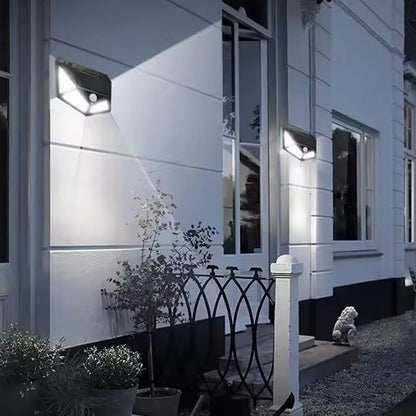 éclairage extérieur solaire puissant avec détecteur de mouvement, il éclaire sur le mur près de la porte d'entrer et la clôture