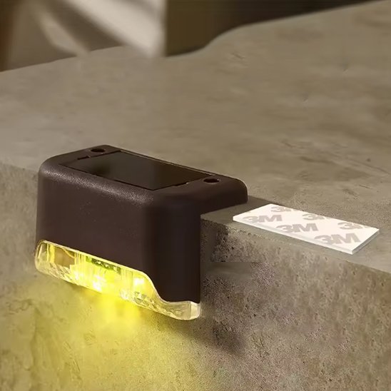 Lampe solaire accrocher sur le barre