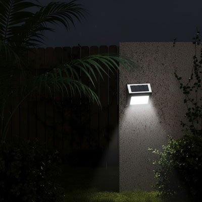 Lampe solaire exterieur sur un coin de mur