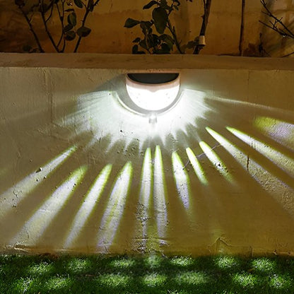 Lampe solaire sur un mur